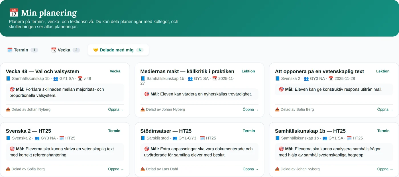 Planeringsvyn i Elevakten med fliken Delade med mig, där planeringar som kollegor delat visas som kort med ämne, klass, vecka och mål samt vem som delat dem.
